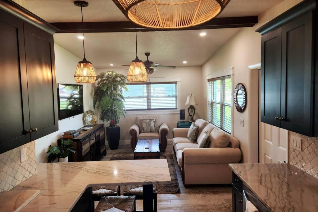 Bali Bungalow - Downtown โคโคบีช ภายนอก รูปภาพ