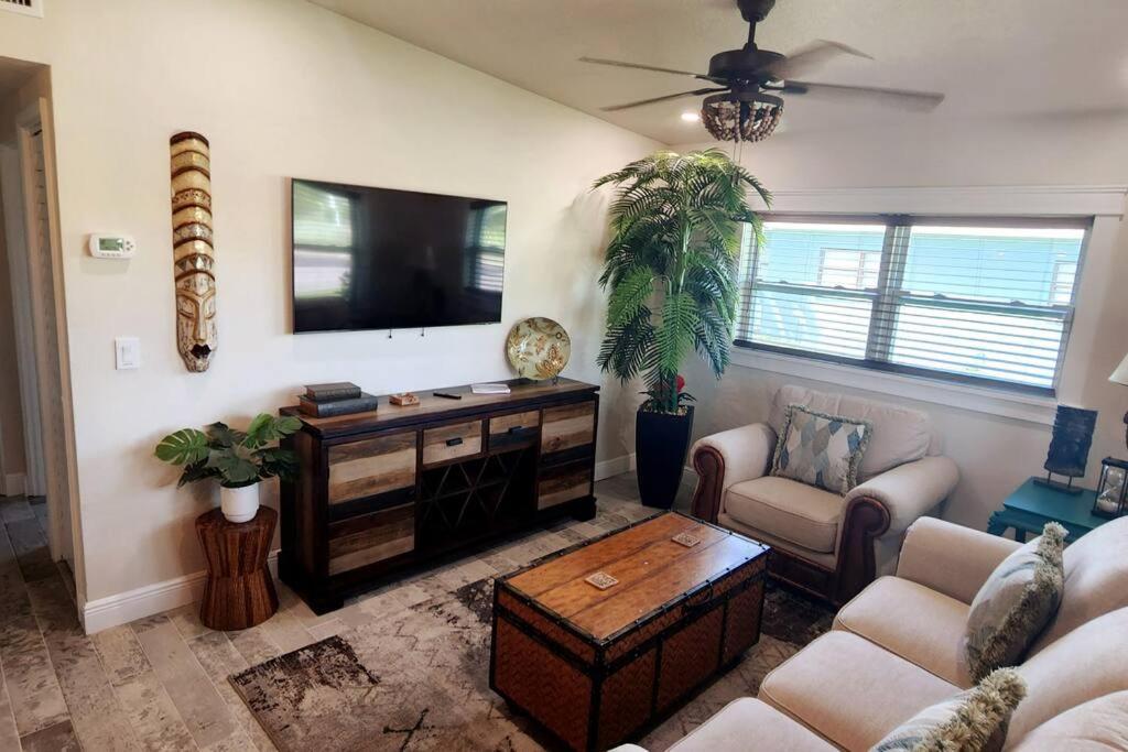 Bali Bungalow - Downtown โคโคบีช ภายนอก รูปภาพ